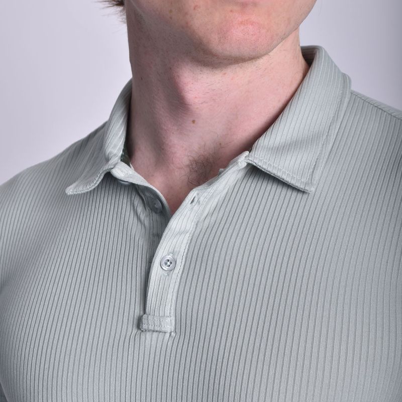 POLO CUELLO BOX MANGA CORTA - CEMENTO