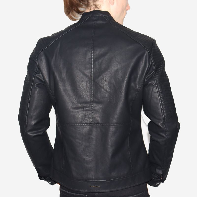 Casaca biker Signature negra de ecocuero – diseño urbano para el invierno con carácter