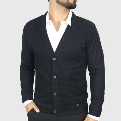 Signature warm cardigan – a sweater-knit ideal for elevating your casual outfits on cold days