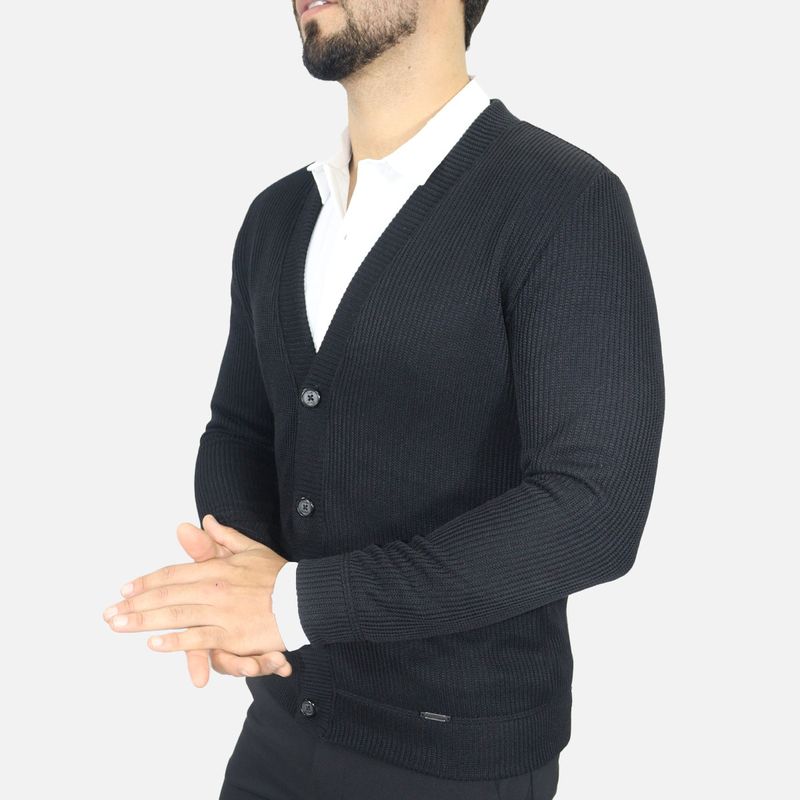 Signature warm cardigan – a sweater-knit ideal for elevating your casual outfits on cold days