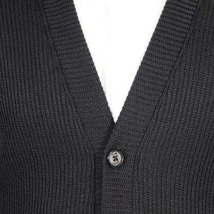 Signature warm cardigan – a sweater-knit ideal for elevating your casual outfits on cold days