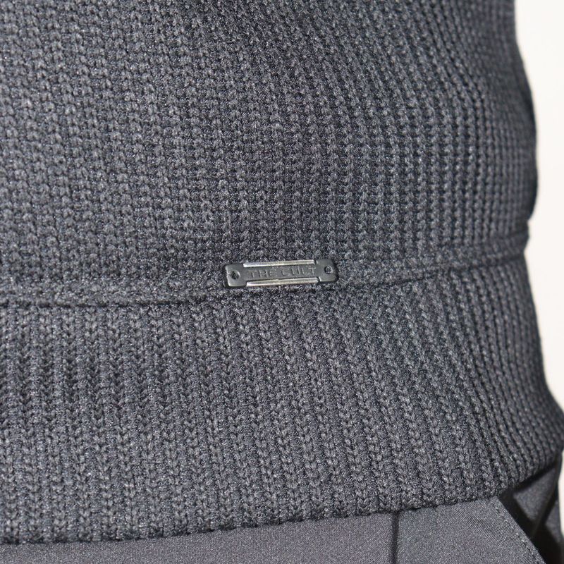 Signature warm cardigan – a sweater-knit ideal for elevating your casual outfits on cold days