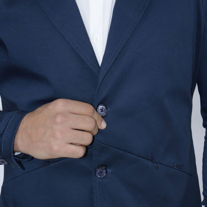 Blazer satinado Perfect Fit – Diseño minimalista con bolsillos invisibles - AZUL NOCHE