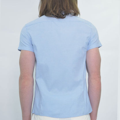 Camisa manga corta  | Diseño tejido de rombos | Entalle Perfect Fit - CELESTE